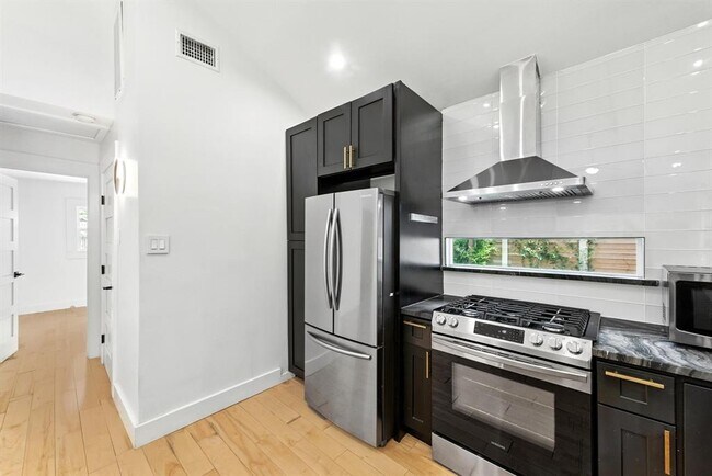 Building Photo - 53 Comal St