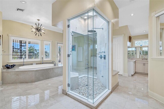 Building Photo - 625 Poinciana Dr