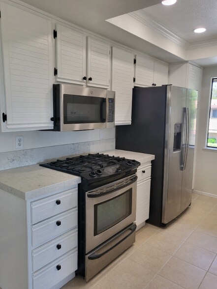 Building Photo - 25244 Birch Grove Ln