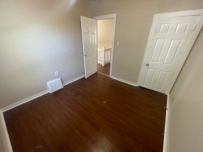 Building Photo - 3BR/2B house with backyard ($350 Move-in fee)