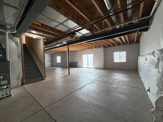 Building Photo - Luxurious 5-Bed Oasis with Scenic Views and Elegant Finishes in Blackstone Country Club, Includes...