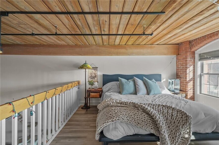 Building Photo - 1 Tupperware Dr