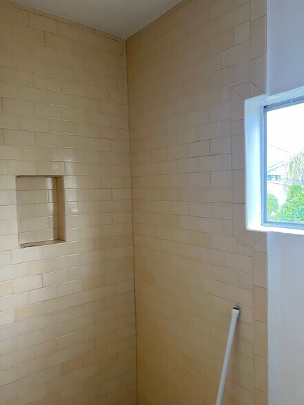 Shower - 533 Indiana Ave