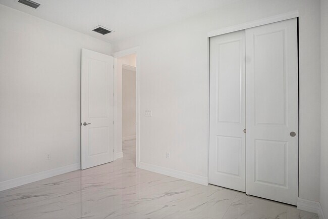 Building Photo - 10353 SW Captiva Dr