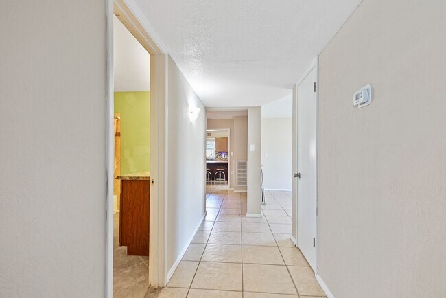 Building Photo - 1801 Corte Del Ranchero