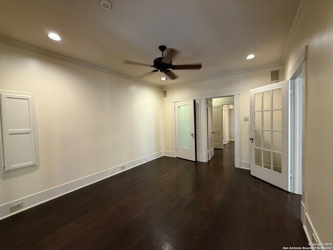 Building Photo - 334 W Gramercy Pl