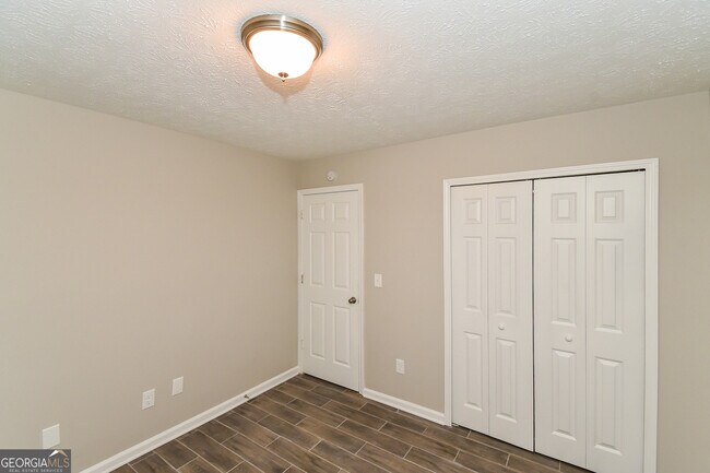 Building Photo - 1311 Ambercrest Way