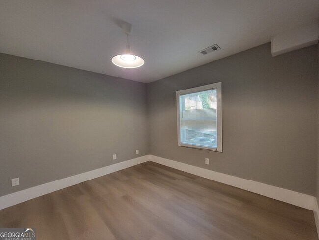 Building Photo - 723 Ford Pl