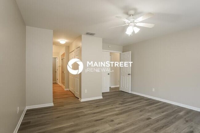 Building Photo - 3 Bedroom Pet-Friendly Home in Fort Myers, FL with Main Street Renewal