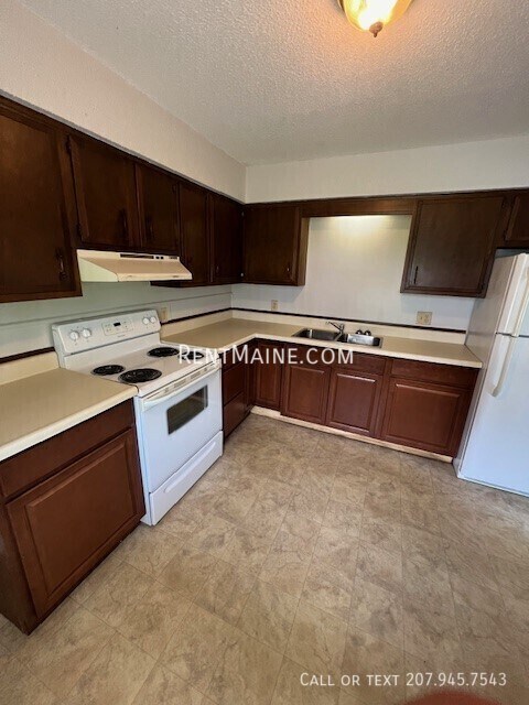 Building Photo - 202 Main Rd