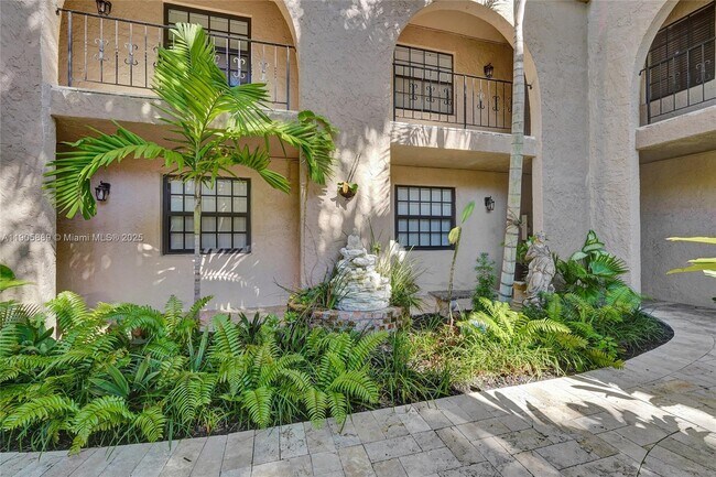 Building Photo - 815 NE 28th St