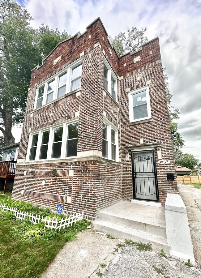Building Photo - 8837 S Wallace St