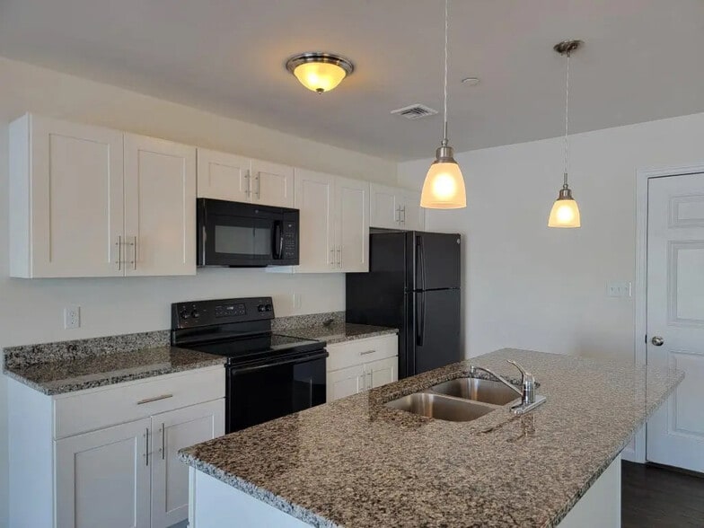 Building Photo - 64 Rollins Ln