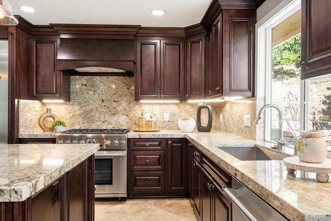 Building Photo - 6908 Country Club Dr