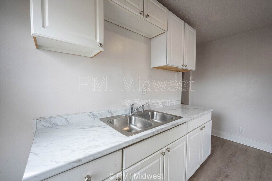 Building Photo - 2211 E New York St