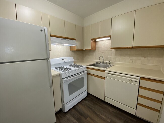 Building Photo - 385 Huse Rd
