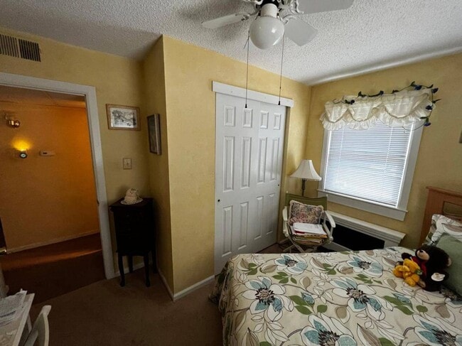 Building Photo - Lovely Cherry Hill Parke 2nd floor 2 bedro...