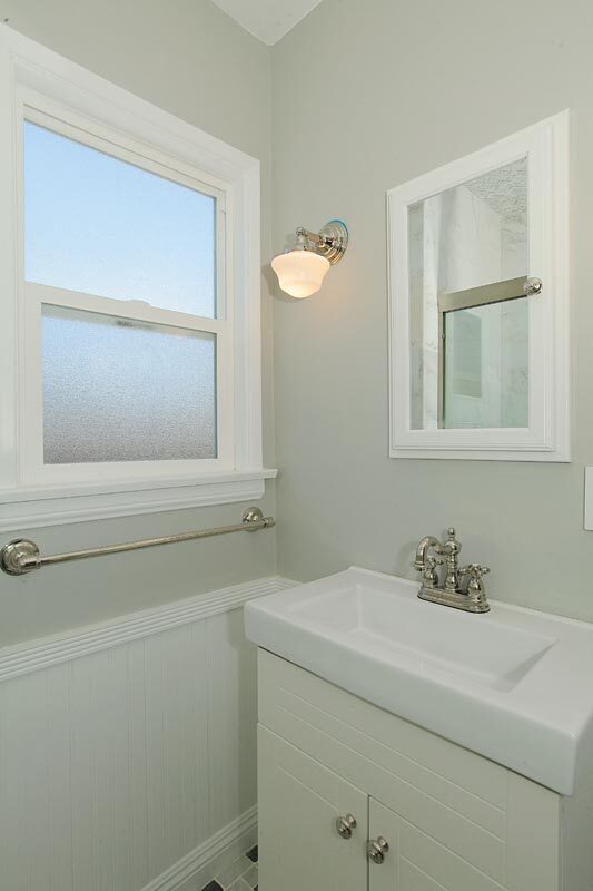 Building Photo - 2577 Granville Ave