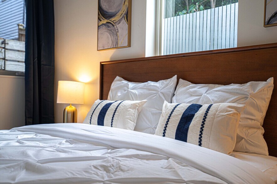 Building Photo - 2214 E Terrace St