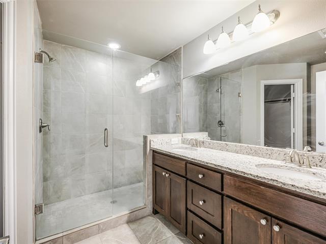 Building Photo - 4916 Villas Dr
