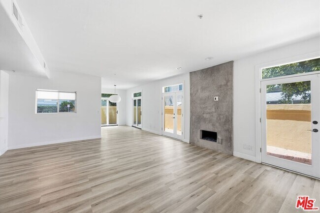 Building Photo - 2311 Schader Dr