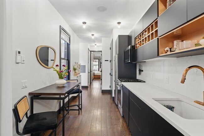 Building Photo - 43 Thorne St