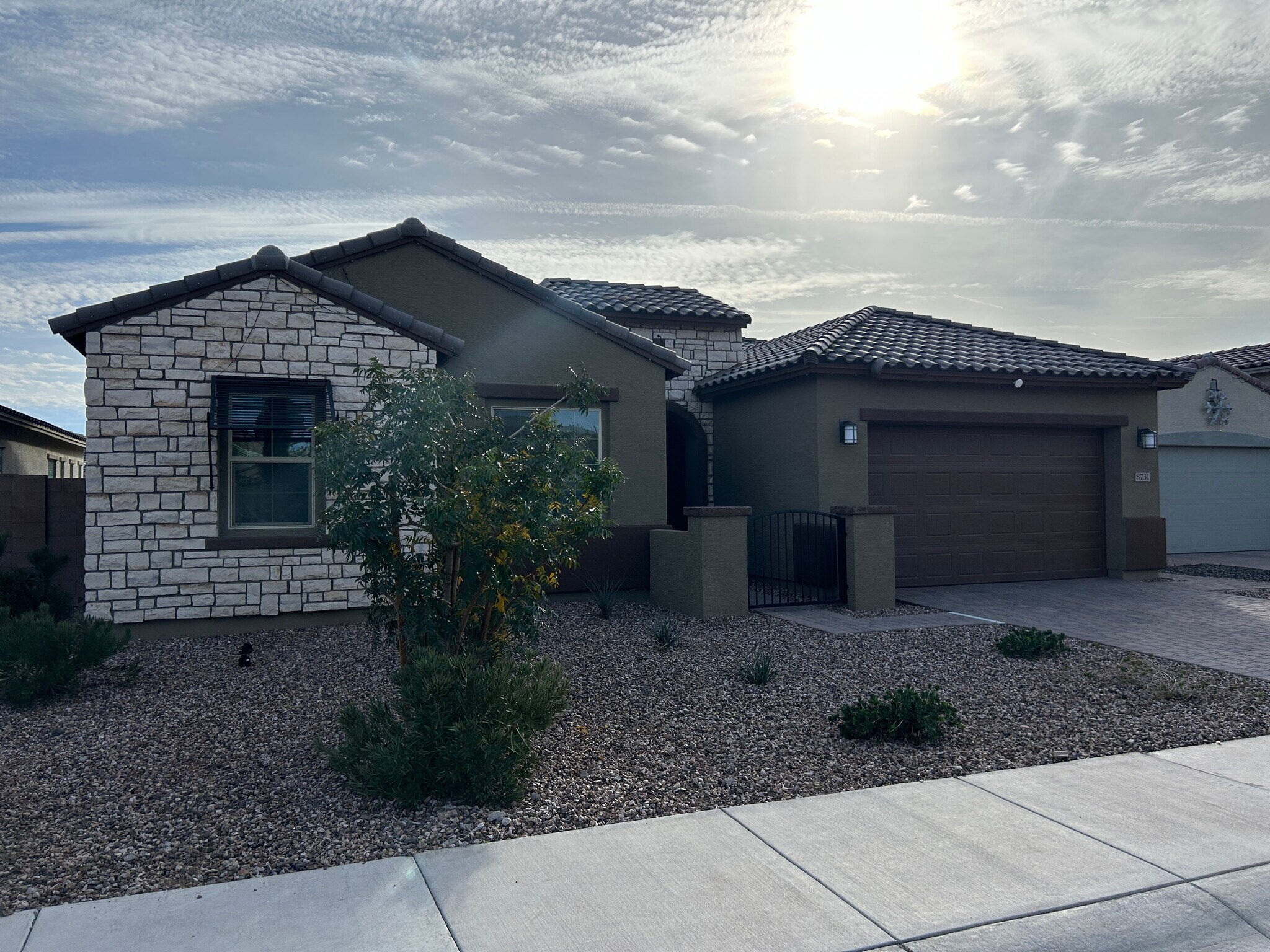 Building Photo - 8731 W Wagon Wheel Dr