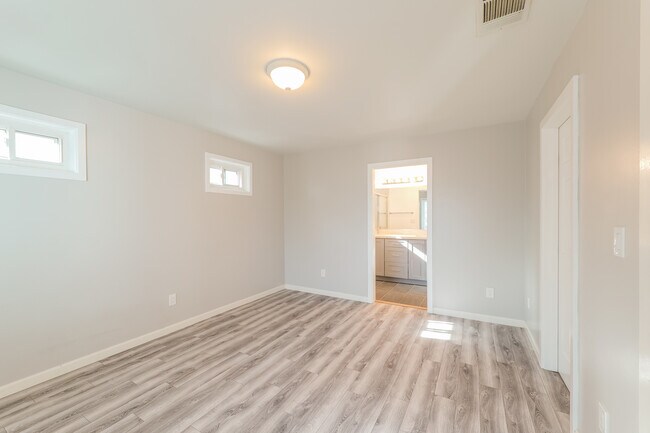 Building Photo - 139 Gibson Ave