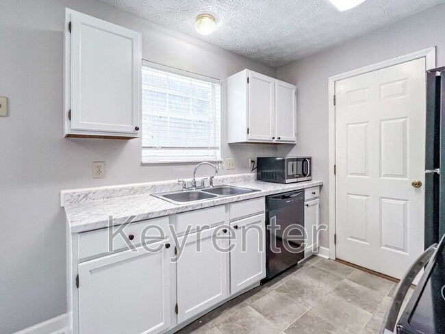 Building Photo - 6018 Waterbury Ln