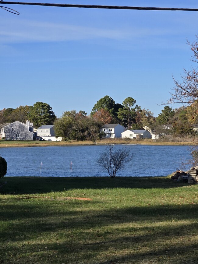 Building Photo - 434 Creek Ave