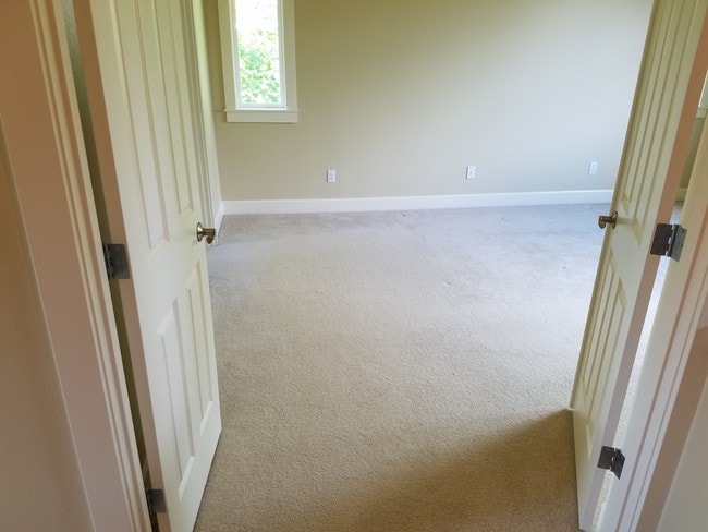 Master Bed - 17204 Woodside Dr SE