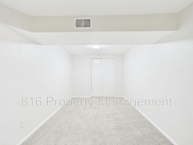 Building Photo - 8215 Ruskin Way