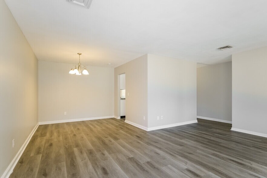 Building Photo - 3160 Hargrove Ln