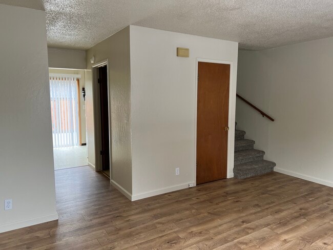 Building Photo - 379-312 12th St