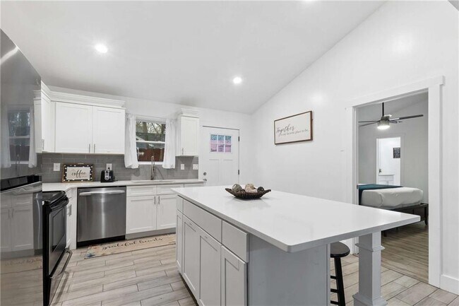 Building Photo - 1298 Gideons Dr SW