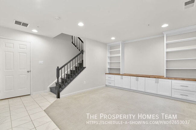 Building Photo - 7207 Barry Ln