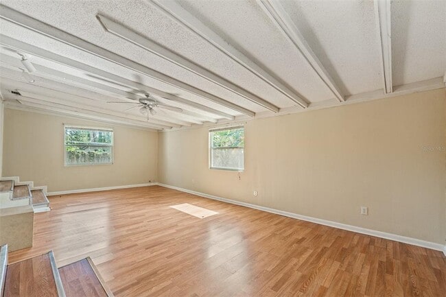 Building Photo - 9616 N Oklawaha Ave
