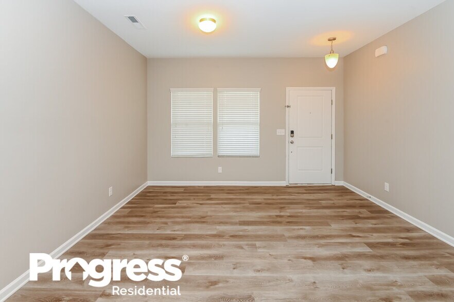 Building Photo - 3343 Saddlebrook Dr