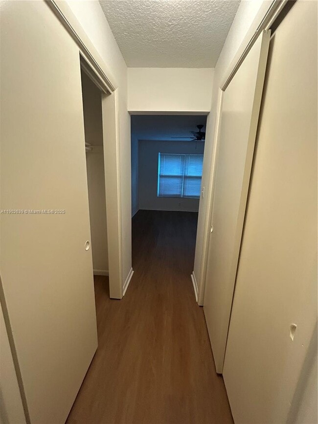 Building Photo - 305 Lewis Ln