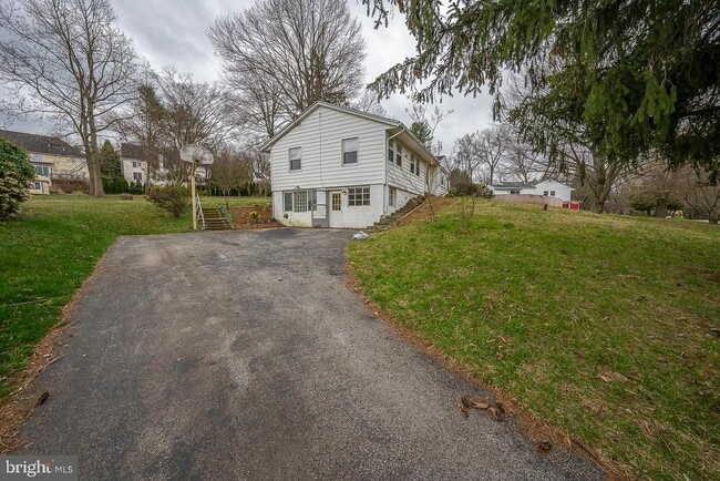 Building Photo - 437 Meadowcroft Rd