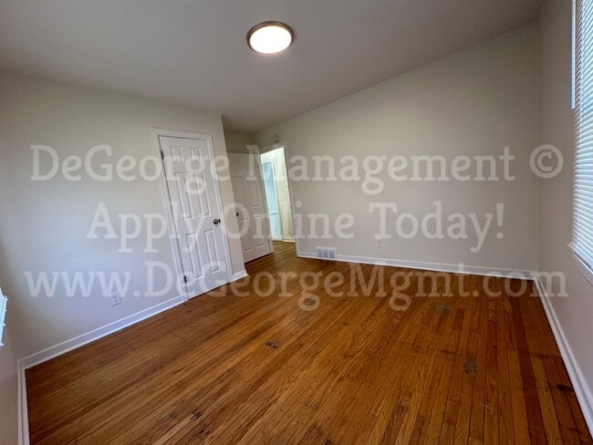 Building Photo - Gorgeous Spacious 4 Bedroom 1.5 Bath Singl...