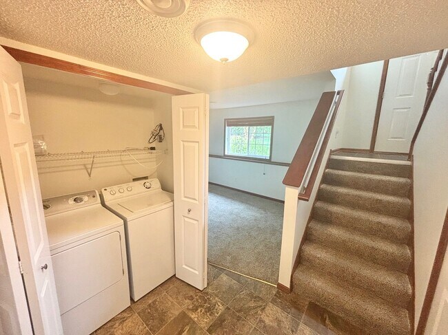 Building Photo - 15573 June Grass Ln