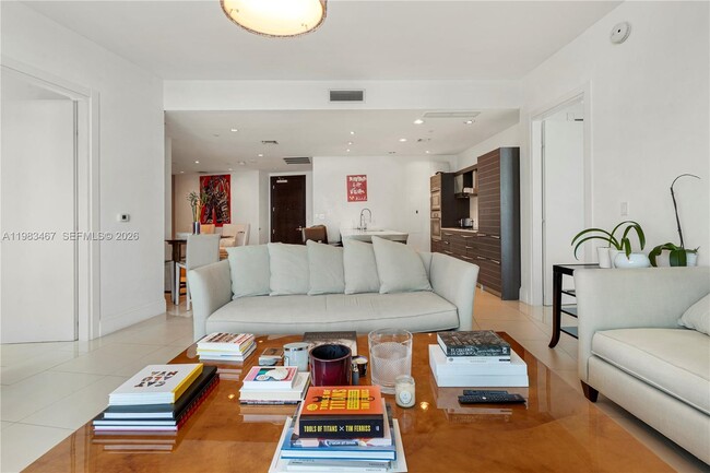 Building Photo - 200 Biscayne Blvd Way