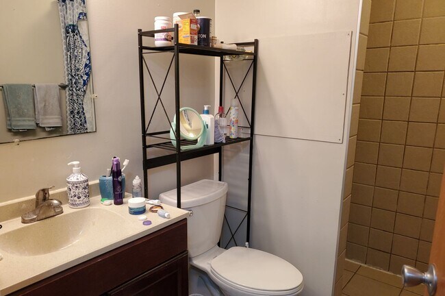 Building Photo - Charming 3 Bedroom, 2 Bath End Row Townhouse in Millersville - In-unit Laundry