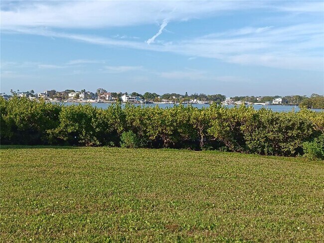 Building Photo - 2700 Bayshore Blvd