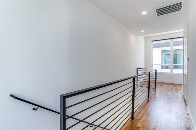 Building Photo - 5714 Lindell Ave