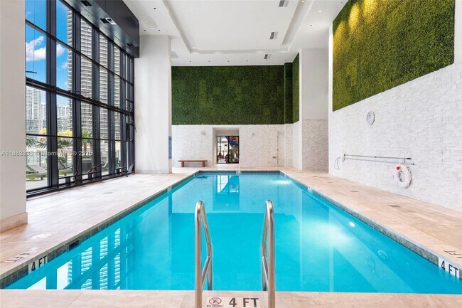 Building Photo - 1010 Brickell Ave