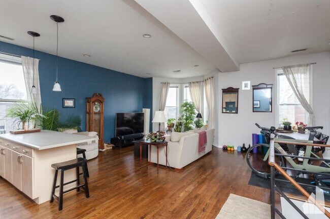 Building Photo - 2 bedroom in Chicago IL 60612
