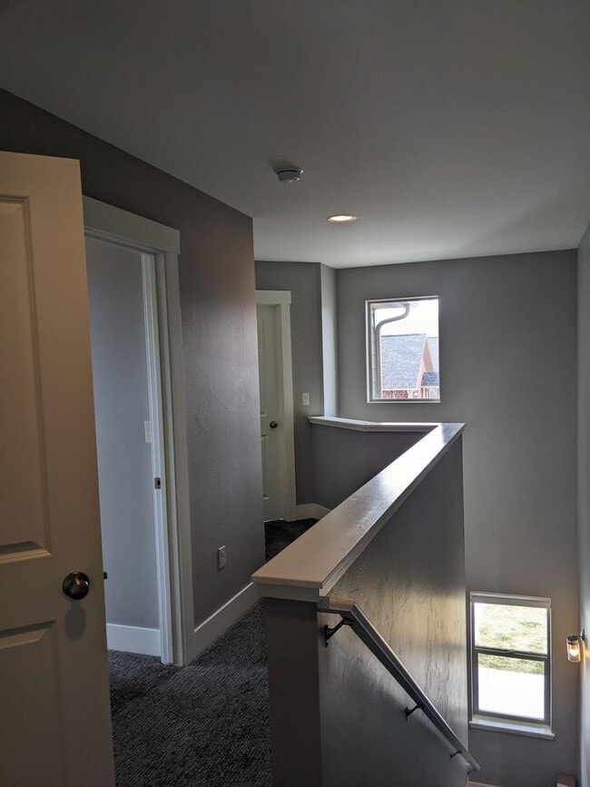 Building Photo - Andesite