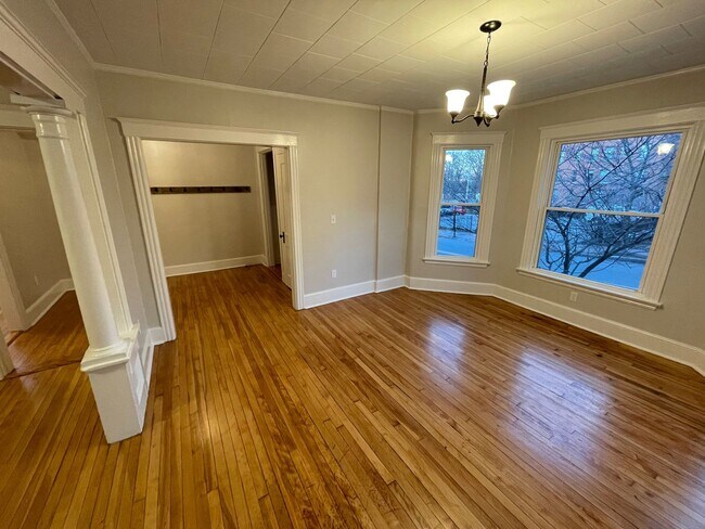 Building Photo - 94 Mellen St